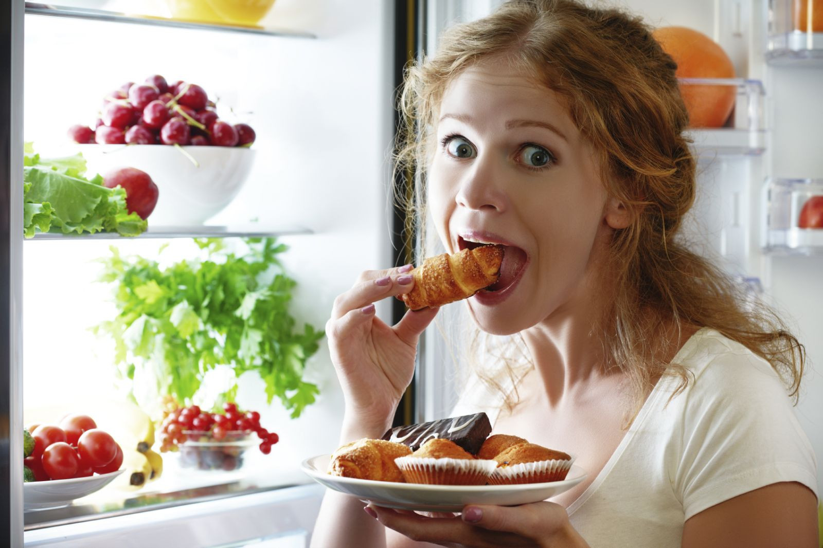 Mindful Eating Helps Prevent Overeating girl eating