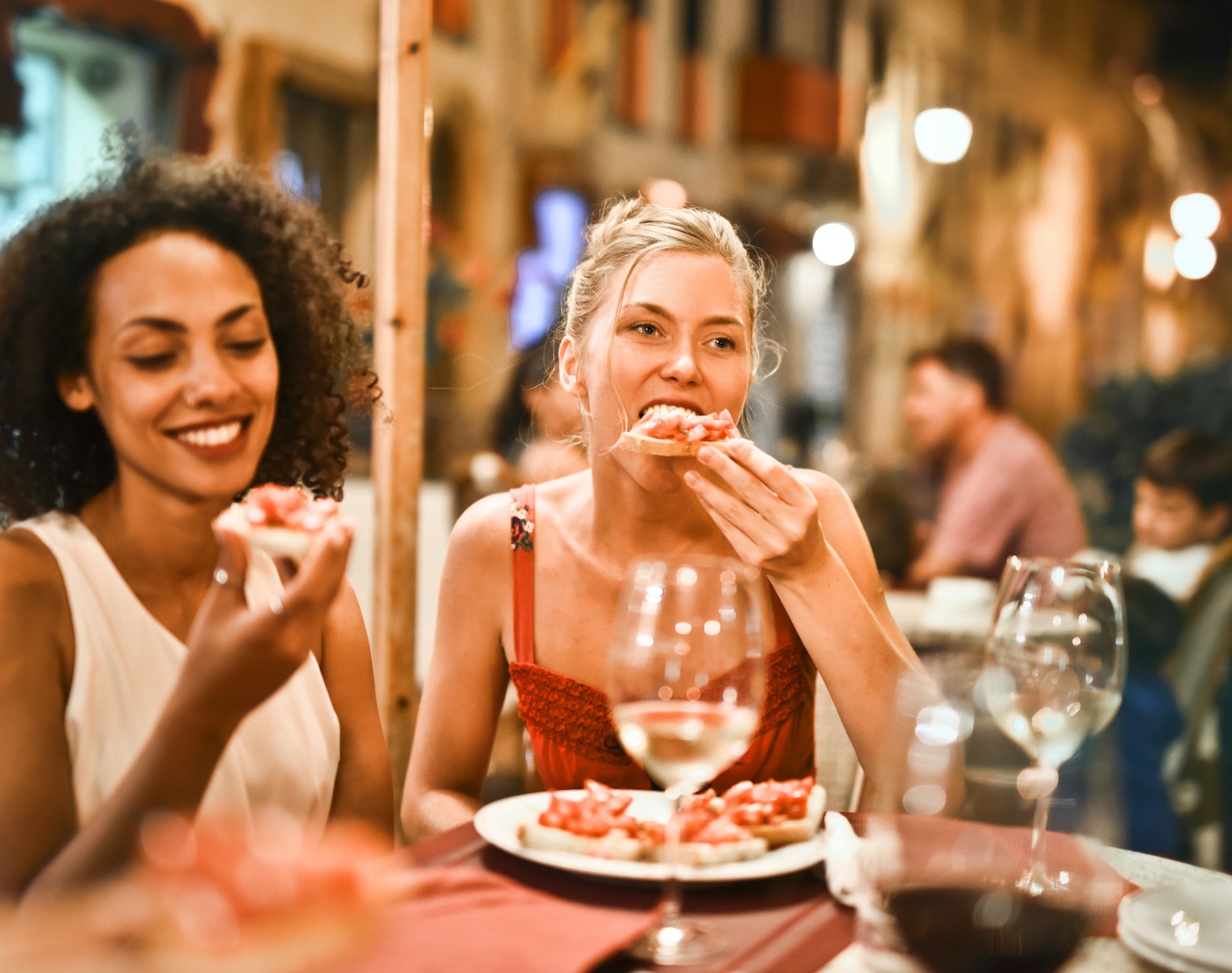A healthy relationship with food through mindful eating social situations