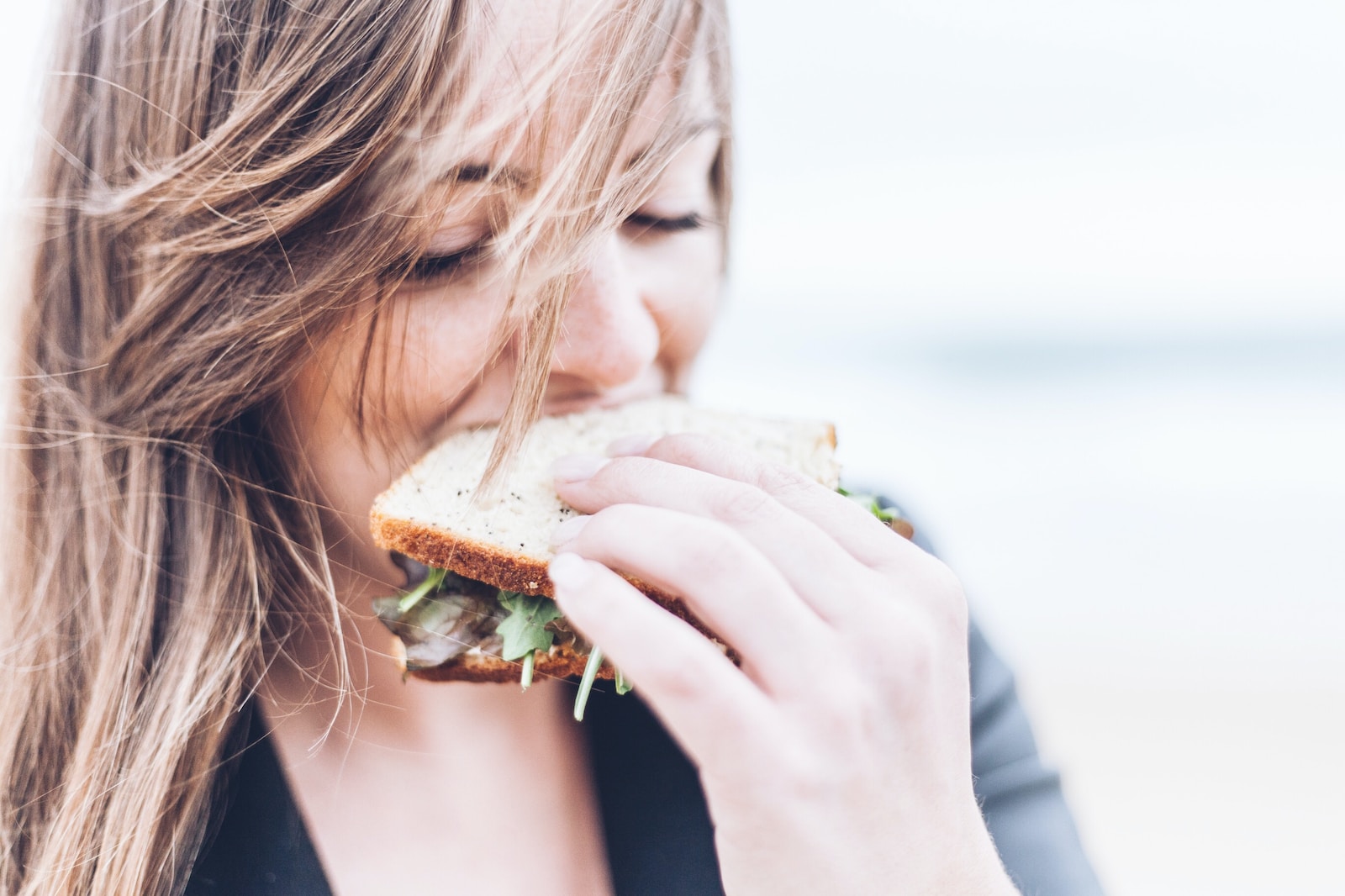 Emotional Hunger vs Physical Hunger woman eating