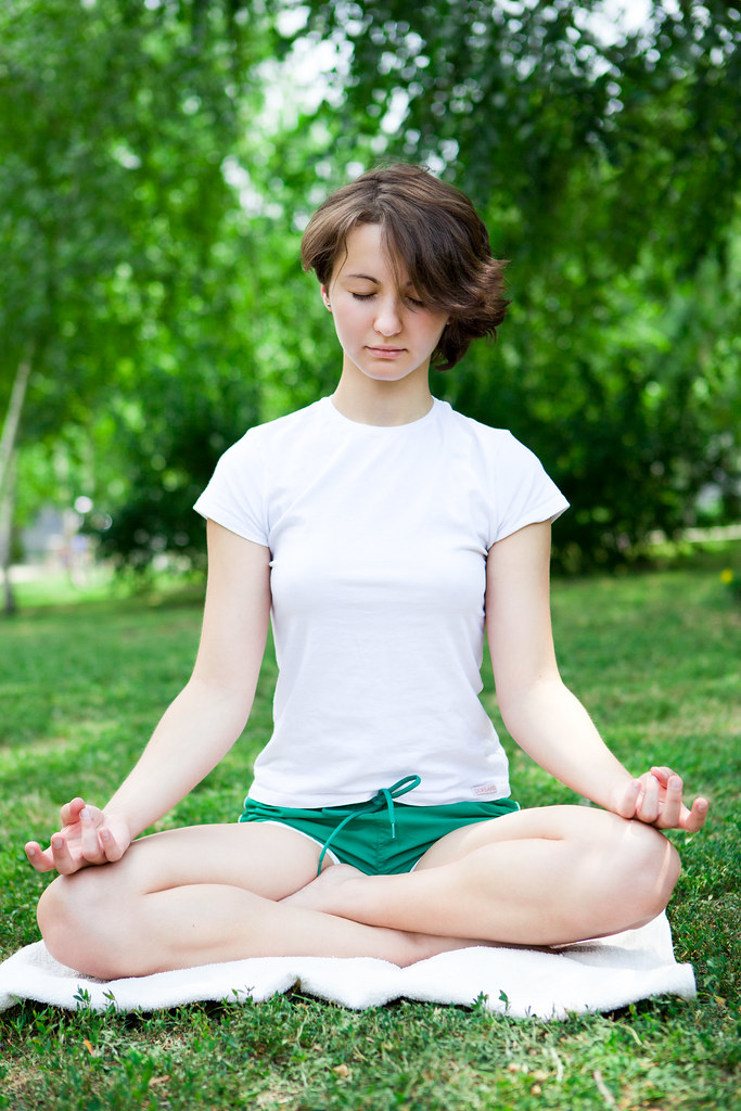 How Mindfulness Works to Break Bad Habits woman doing meditation