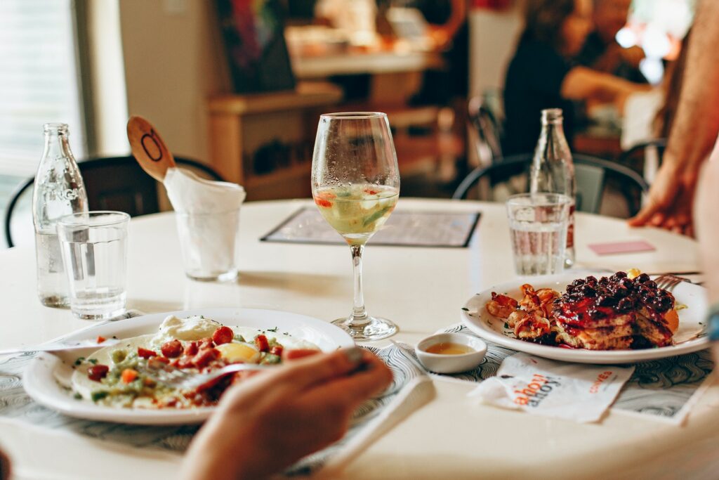 How to Eat Healthy When Dining Out