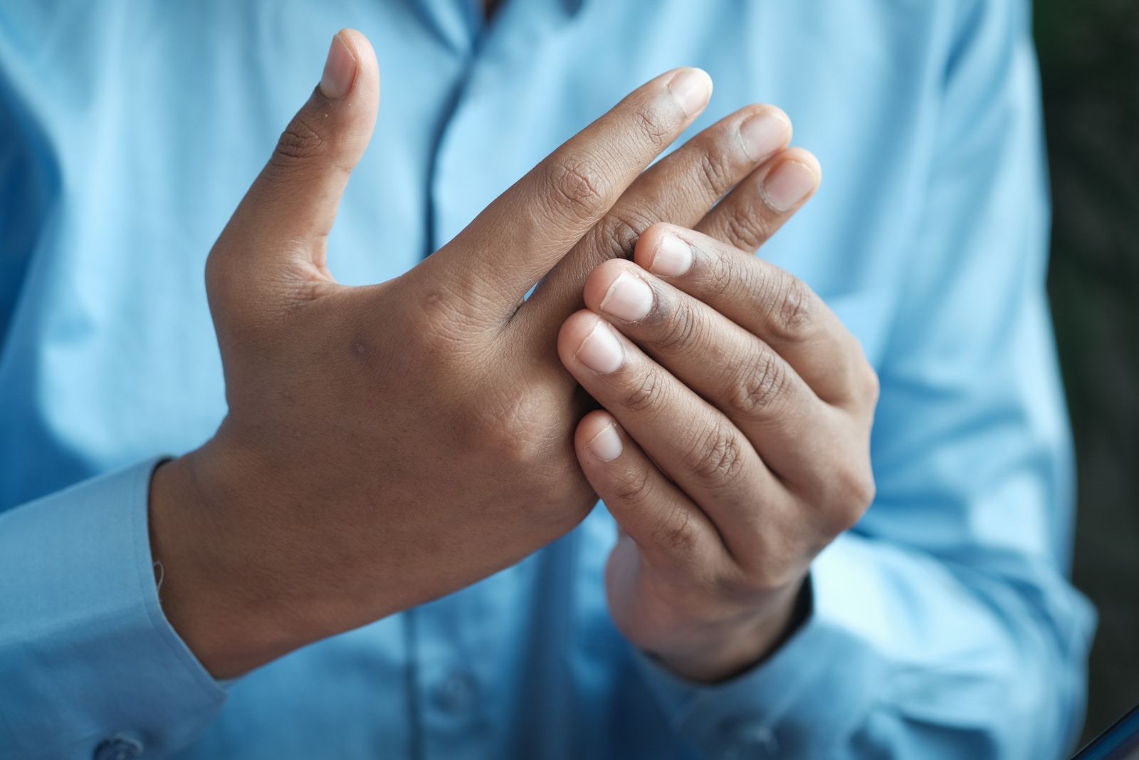 The Link Between Chronic Inflammation and Weight Gain left hand