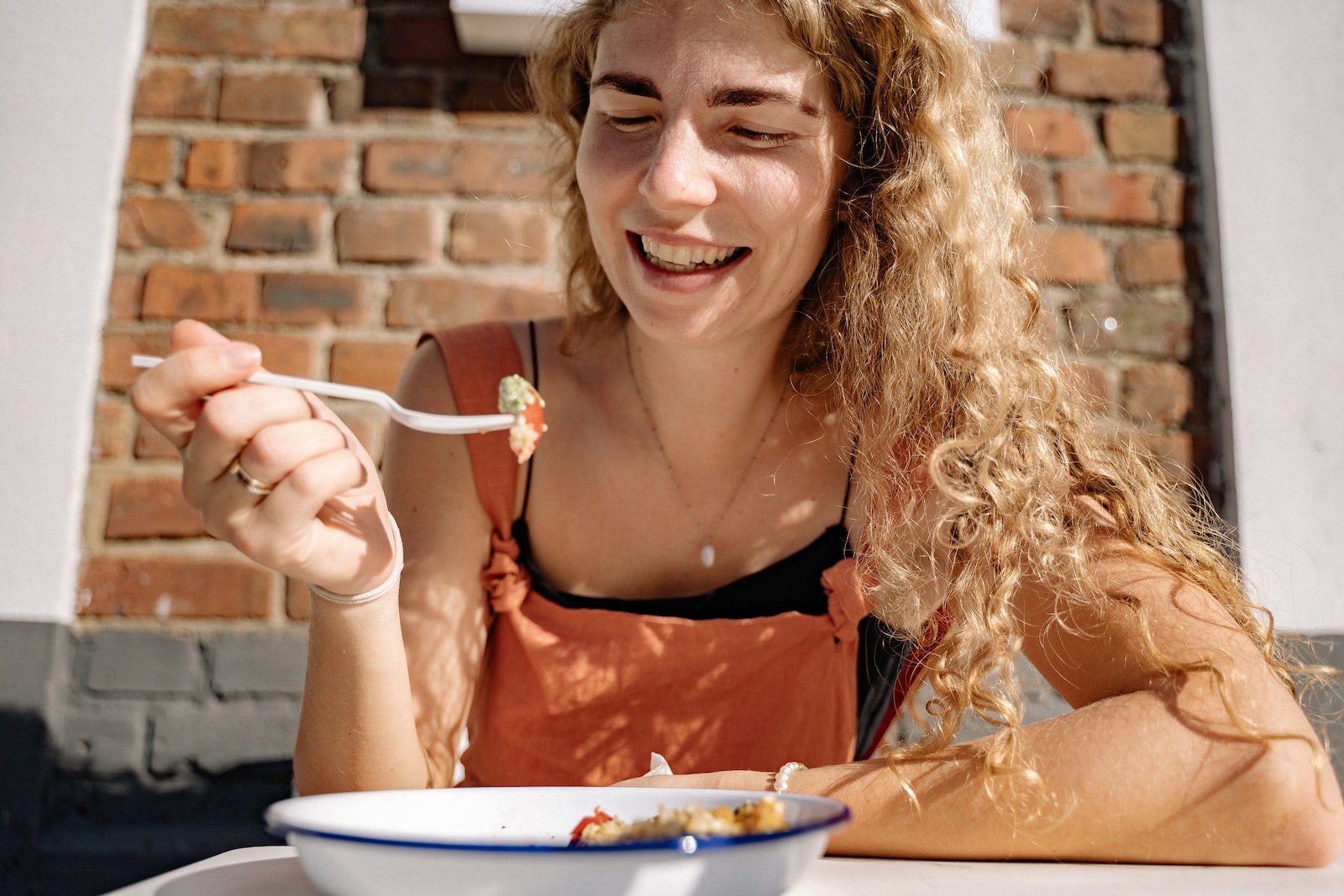 What Is the Difference Between Mindful and Intuitive Eating? girl eating