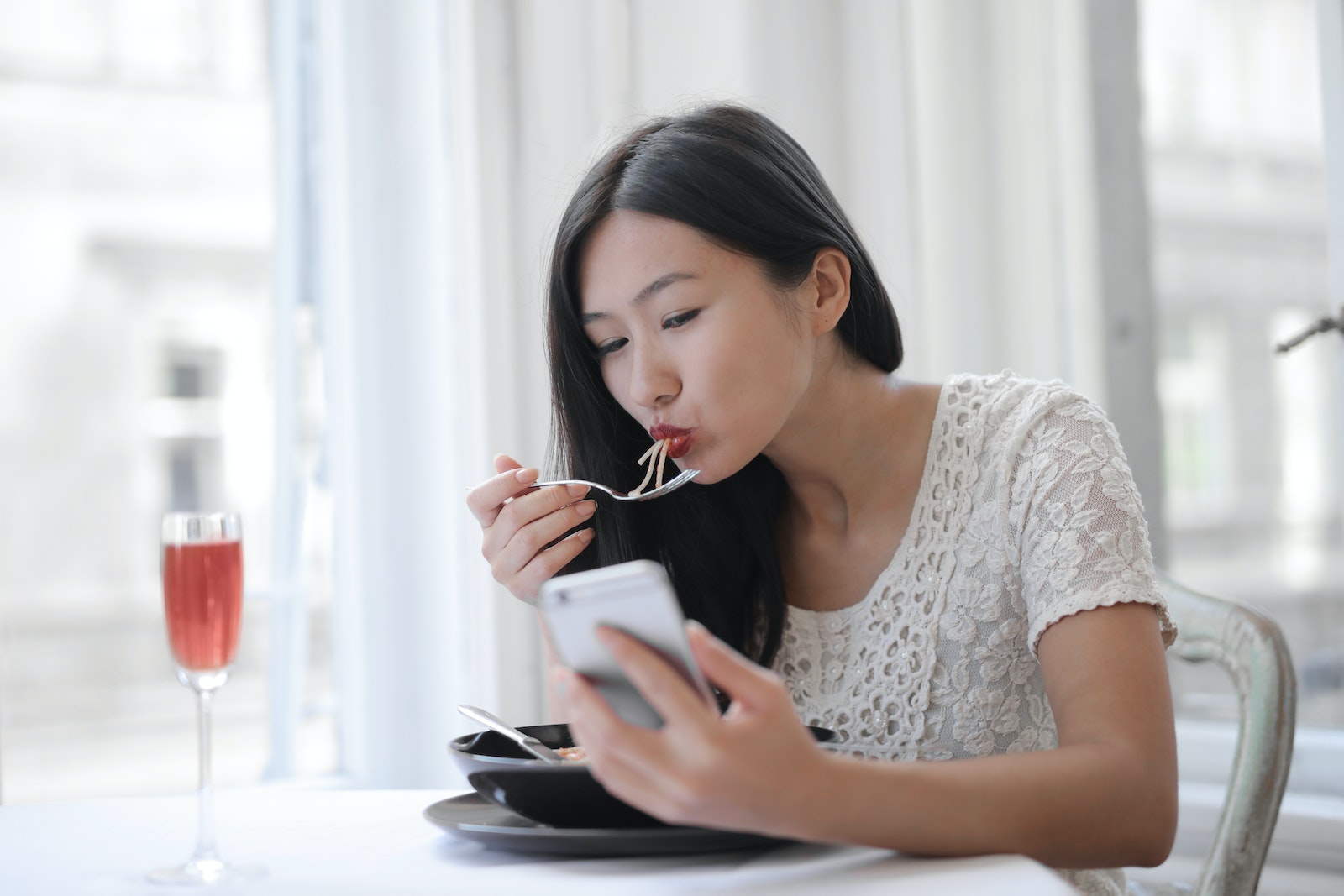 Social Media Effect On Eating Disorder: 6 Healthy Eating Tips